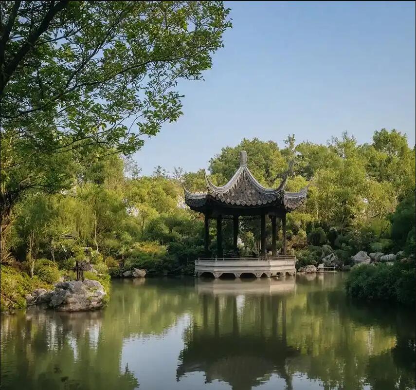 天山区凌香餐饮有限公司