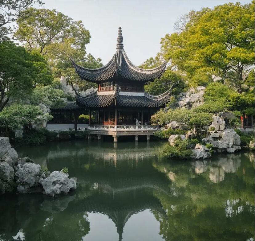 天山区凌香餐饮有限公司